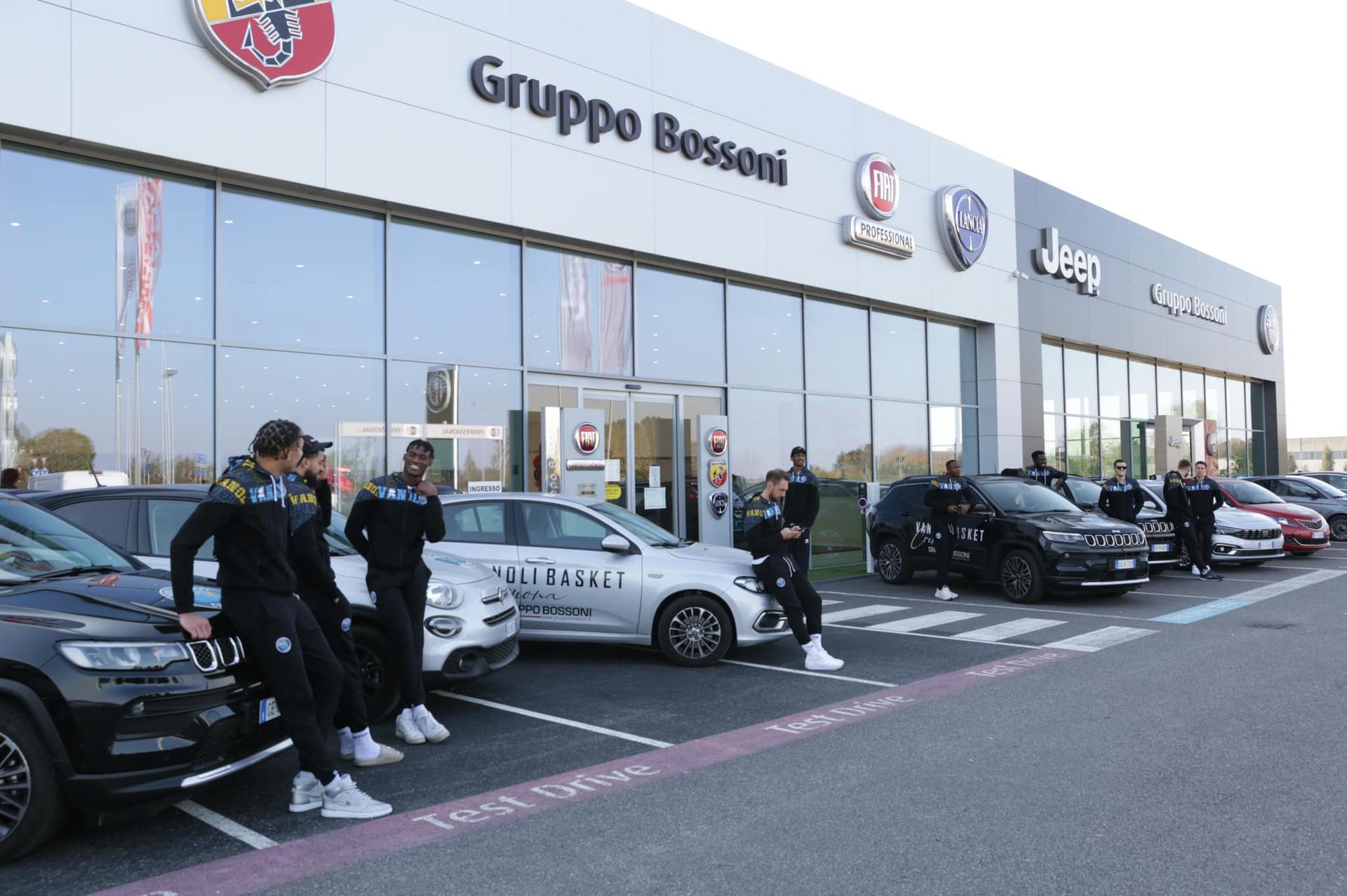 Da 13 stagioni la Vanoli Cremona viaggia con le auto del Gruppo Bossoni -  Sportando